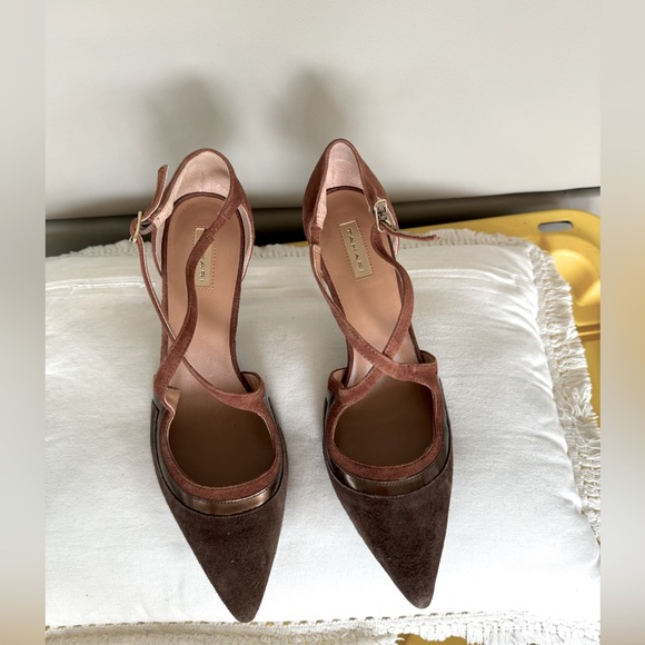 Tahari Shoes - Tahari classy heels size 9.